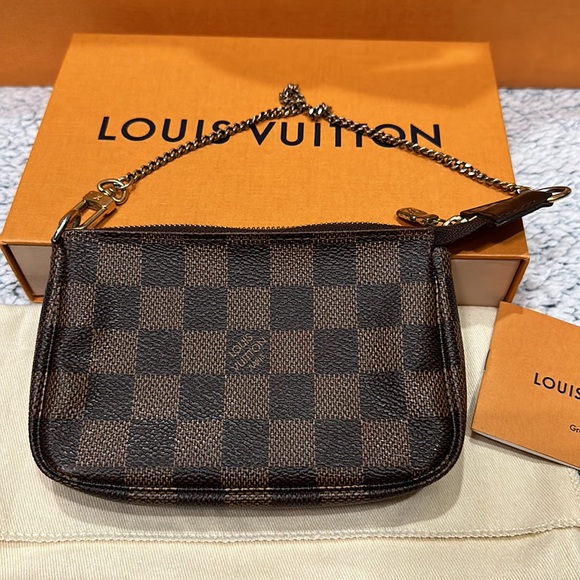 SOLD‼️Louis Vuitton Mini Pochette Accessoires dustbag and box included - Picture 2 of 10